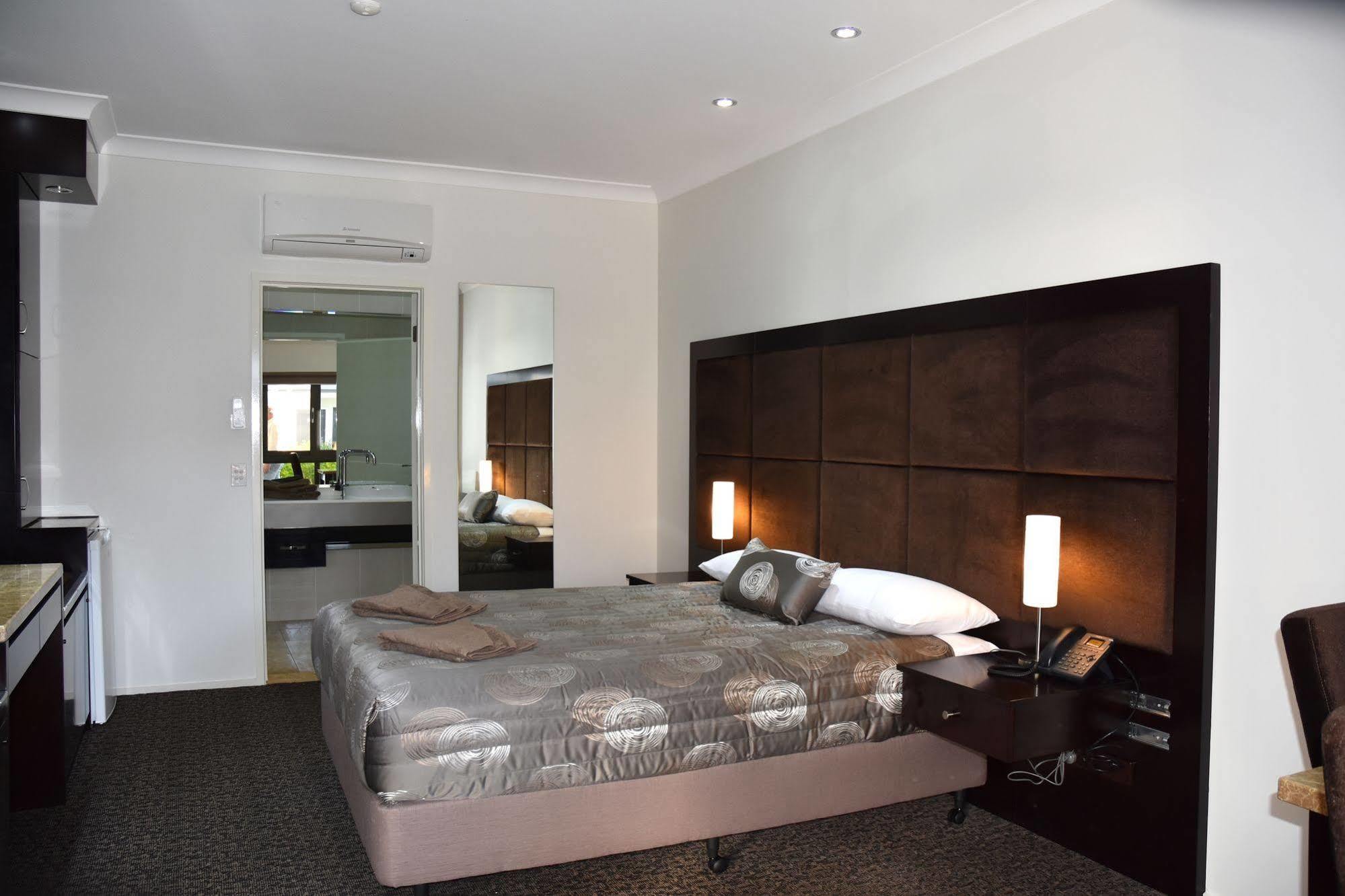 Western Downs Motor Inn Miles Kültér fotó
